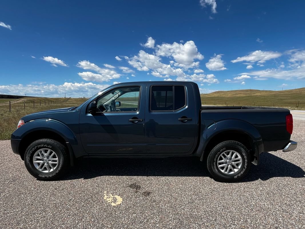 Used 2018 Nissan Frontier SV AWD/4WD image 2