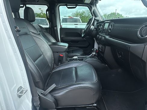 Certified 2020 Jeep Gladiator Overland image 26