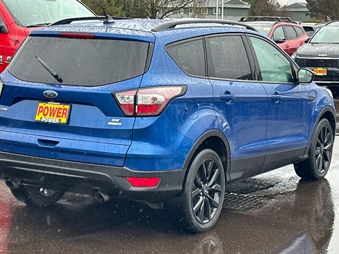 Used 2018 Ford Escape SE w/ SE Sport Appearance Package image 4