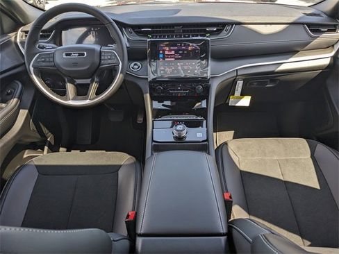 New 2025 Jeep Grand Cherokee Altitude image 14