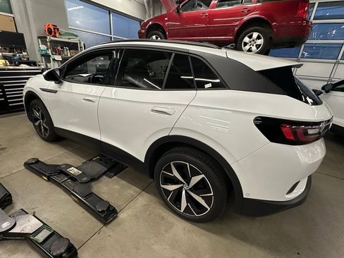 Used 2023 Volkswagen ID.4 Pro S image 5