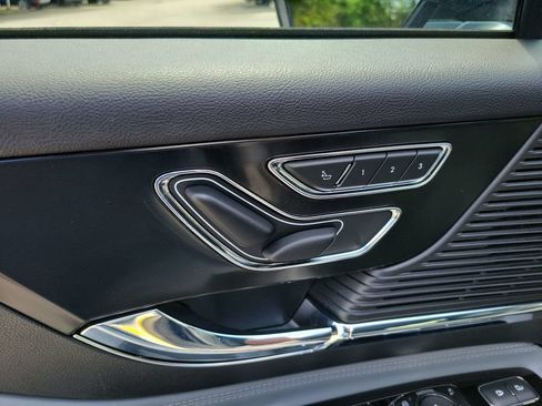 Certified 2022 Lincoln Corsair FWD image 17