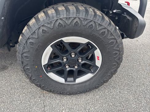 Used 2022 Jeep Wrangler Unlimited Rubicon w/ Cold Weather Group image 5