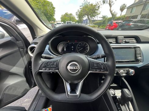 Used 2025 Nissan Versa SV FWD image 32