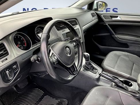 Used 2015 Volkswagen Golf S image 17