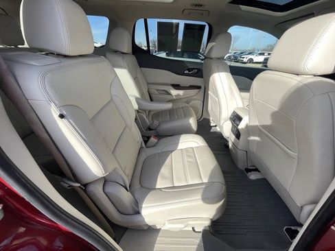 Used 2021 GMC Acadia Denali w/ Denali Technology Package image 28