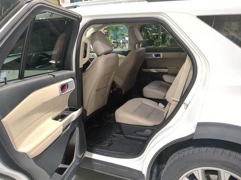 Used 2021 Ford Explorer Limited AWD/4WD image 12