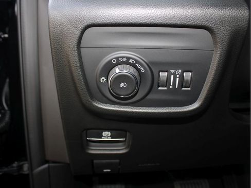 New 2025 Jeep Grand Cherokee Limited w/ Luxury Tech Group II image 12