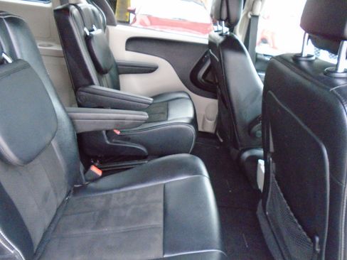 Used 2019 Dodge Grand Caravan SXT FWD image 11