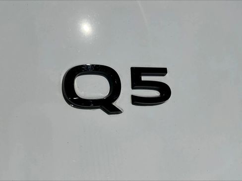 Used 2025 Audi Q5 Premium image 31