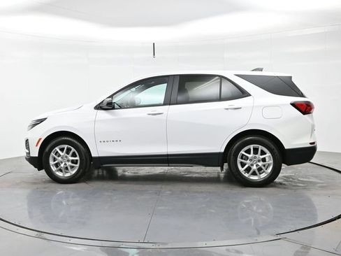 Used 2023 Chevrolet Equinox LS w/ LS Convenience Package image 4