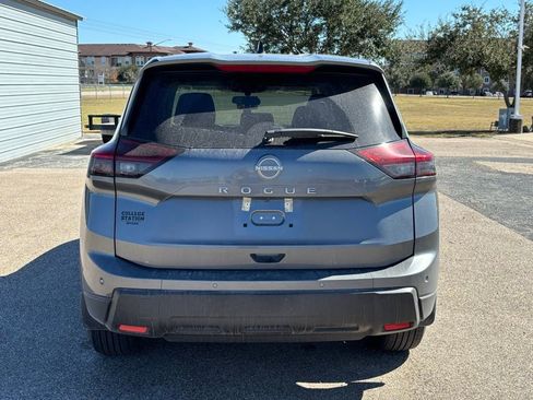 Used 2025 Nissan Rogue S image 4