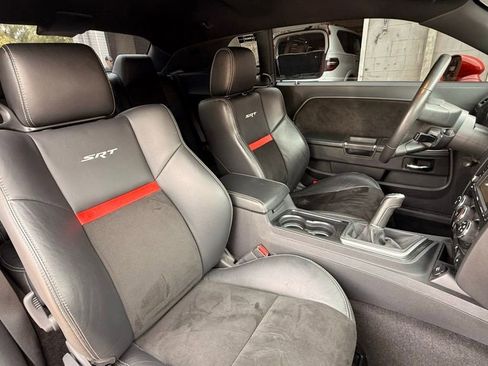 Used 2010 Dodge Challenger SRT8 RWD image 32