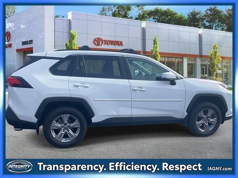 Used 2025 Toyota RAV4 XLE w/ Convenience Package image 5