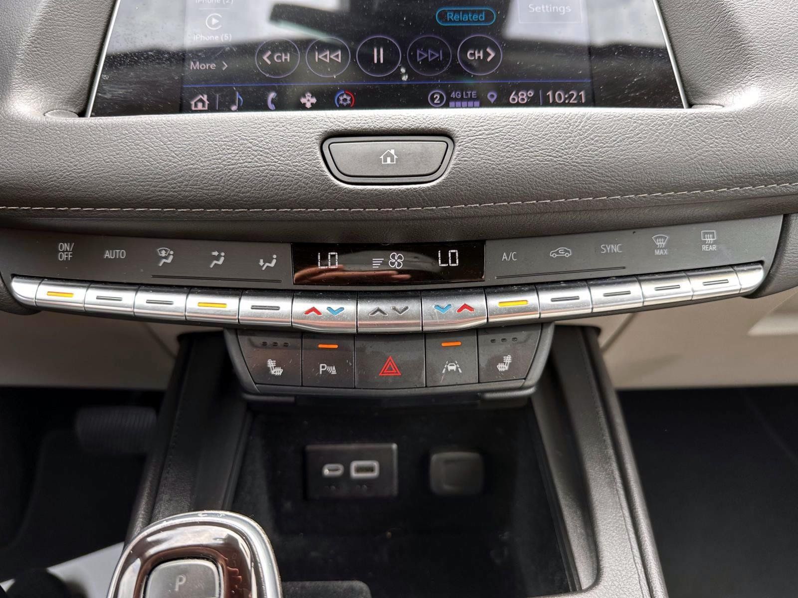 Used 2022 Cadillac XT4 Luxury w/ Cold Weather Package AWD/4WD image 22