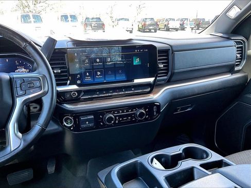 Used 2025 Chevrolet Silverado 1500 LT AWD/4WD image 16