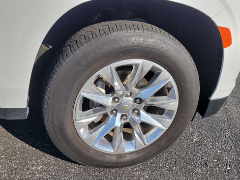 Used 2023 Chevrolet Suburban Premier image 10