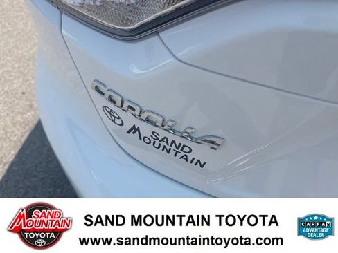 Used 2025 Toyota Corolla LE FWD image 9