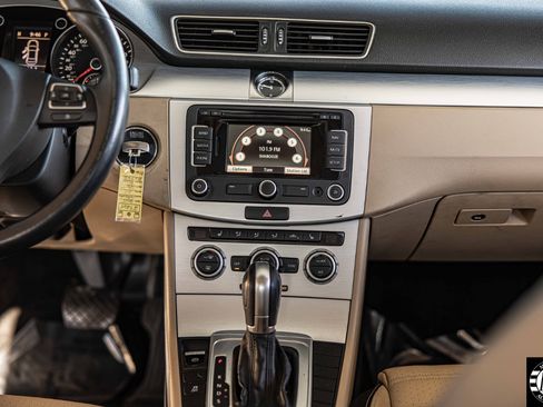 Used 2015 Volkswagen CC R-Line image 34