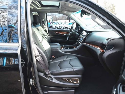 Used 2016 Cadillac Escalade ESV Premium image 38