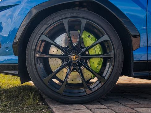 Used 2022 Lamborghini Urus image 14