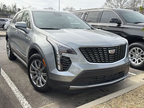 Used 2023 Cadillac XT4 Premium Luxury image 3