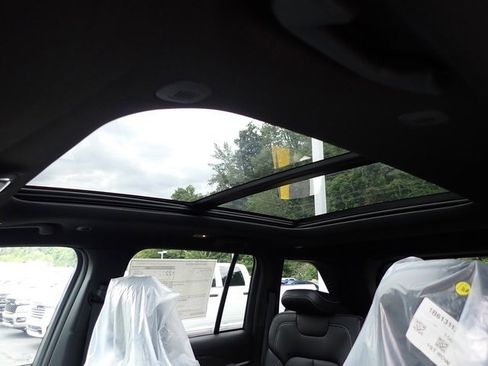 New 2025 Jeep Grand Cherokee Limited w/ Black Appearance Package image 18