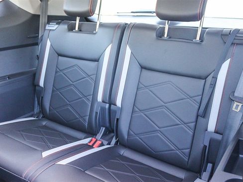 Used 2025 Volkswagen Atlas Peak Edition SE image 19