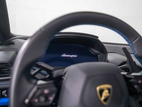 Used 2023 Lamborghini Huracan EVO RWD image 19