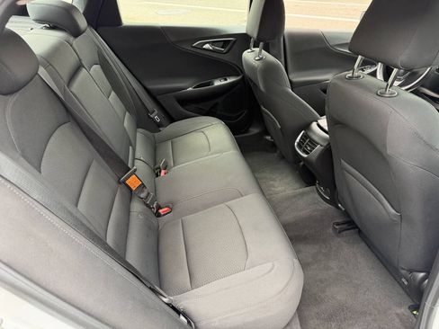 Used 2017 Chevrolet Malibu LT FWD image 16