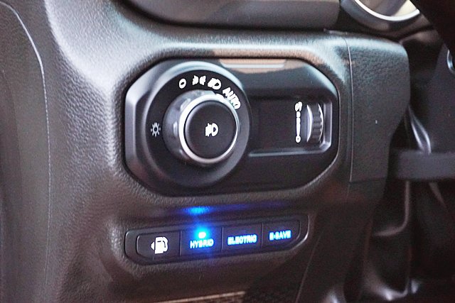 Used 2023 Jeep Wrangler Unlimited AWD/4WD image 34