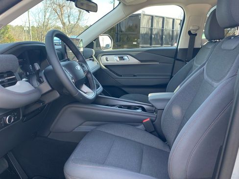 Used 2025 Ford Explorer Active image 12