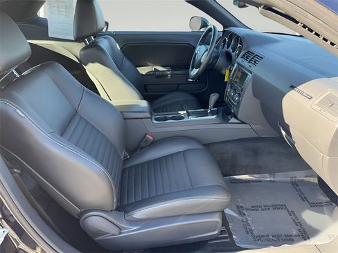 Used 2011 Dodge Challenger R/T w/ Sound Group II image 27