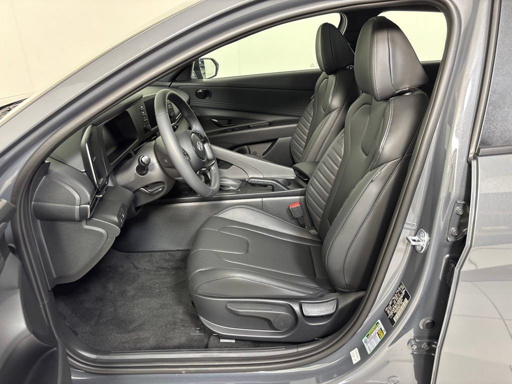 New 2026 Hyundai Elantra SEL Sport FWD image 14