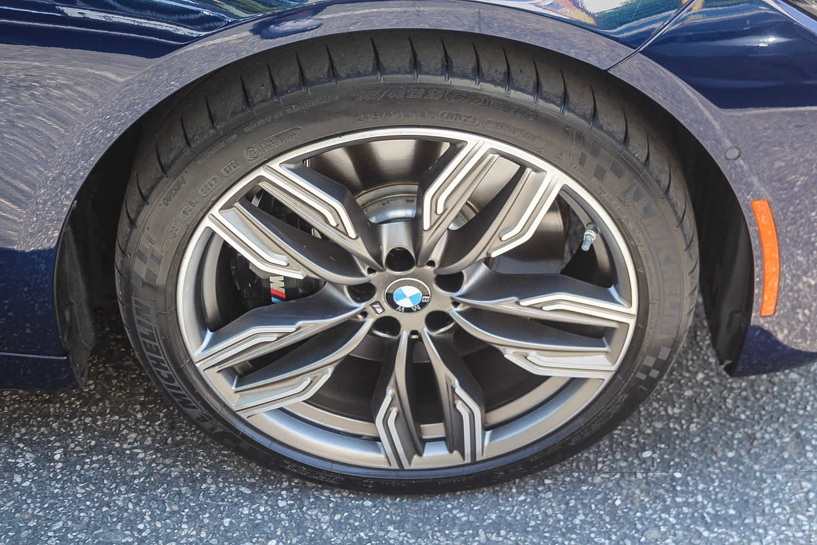 Used 2022 BMW M760i xDrive AWD/4WD image 7