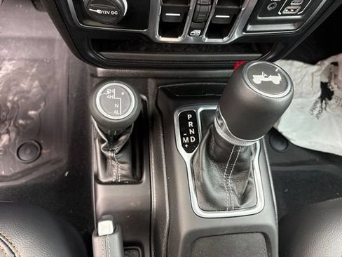 Used 2024 Jeep Wrangler Unlimited Sahara w/ Technology Group AWD/4WD image 16