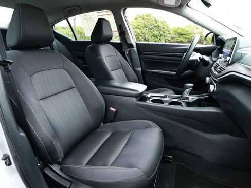 Used 2024 Nissan Altima 2.5 SV FWD image 27
