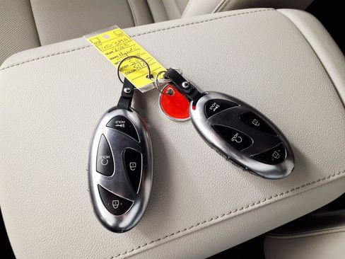 Used 2025 Hyundai Tucson Limited AWD/4WD image 24