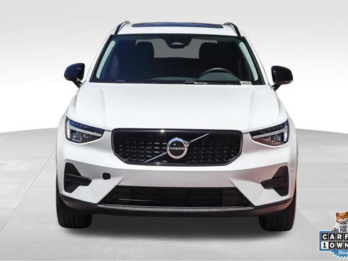 Certified 2026 Volvo XC40 B4 Core FWD image 2