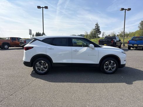 Certified 2025 Chevrolet Blazer LT FWD image 2