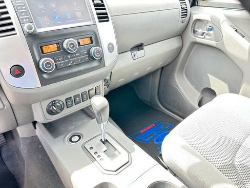 Used 2021 Nissan Frontier SV w/ Midnight Edition Floor Mats AWD/4WD image 14