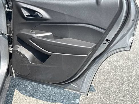Used 2025 Chevrolet Trax LT w/ LT Convenience Package FWD image 16