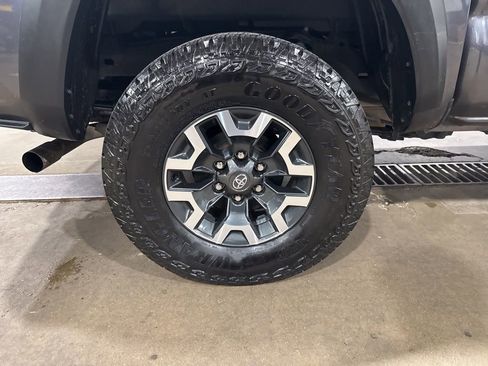 Used 2023 Toyota Tacoma TRD Off-Road image 9