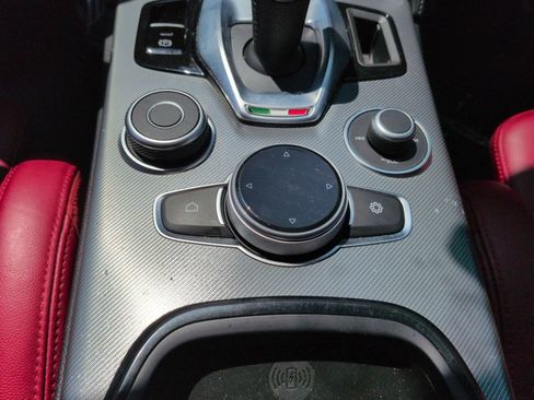 Used 2024 Alfa Romeo Stelvio Veloce AWD/4WD image 19