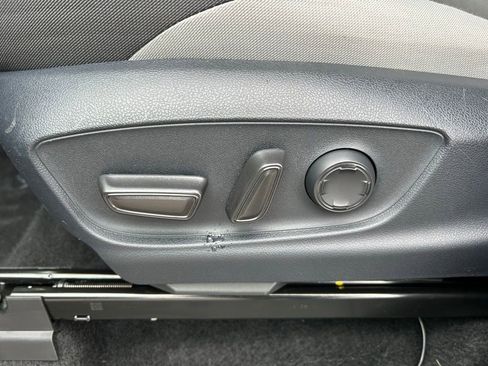 Used 2025 Toyota Tacoma TRD Sport w/ TRD Sport Upgrade Package image 21