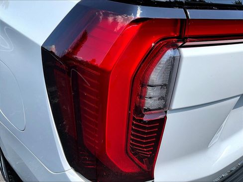 Used 2025 GMC Yukon Denali Ultimate AWD/4WD image 23
