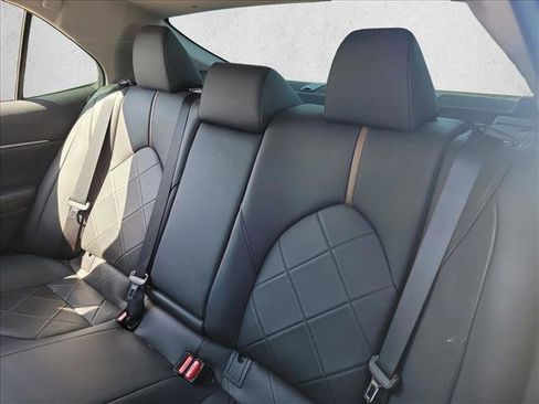 Used 2019 Toyota Camry XLE image 14