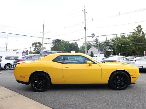 Used 2017 Dodge Challenger R/T w/ Blacktop Package RWD image 5