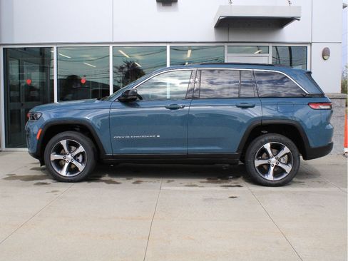 New 2026 Jeep Grand Cherokee Limited w/ Luxury Tech Group II AWD/4WD image 5