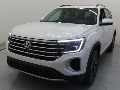 New 2026 Volkswagen Atlas SE image 9